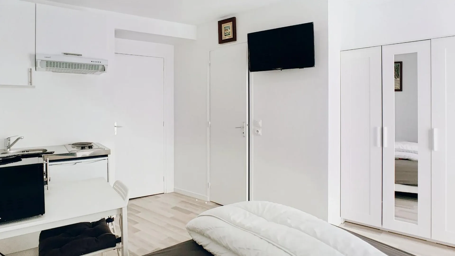 19m2 With Air Conditioning In The 15th * Paris